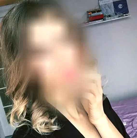 Anna, 32