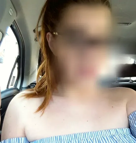 Büsra, 27