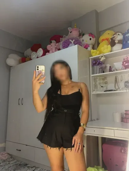 Carina, 27
