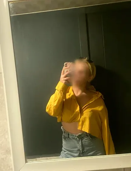 Ela, 23