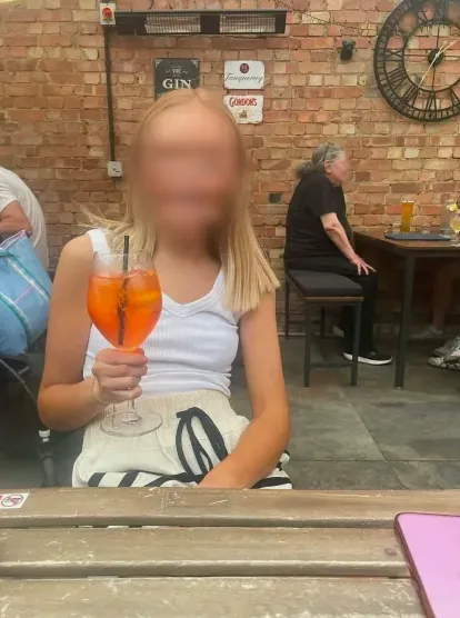Jasmin, 26