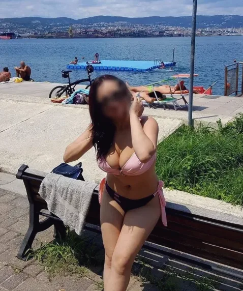 Leonie, 23