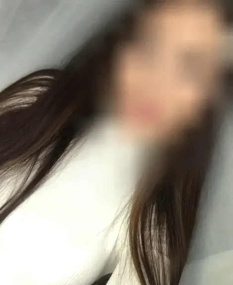 Luisa, 27