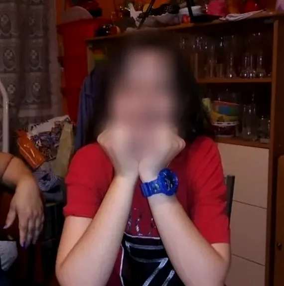 Mia, 25