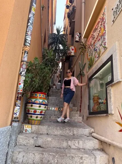 Nicole, 35