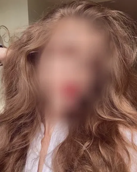 Nina, 20